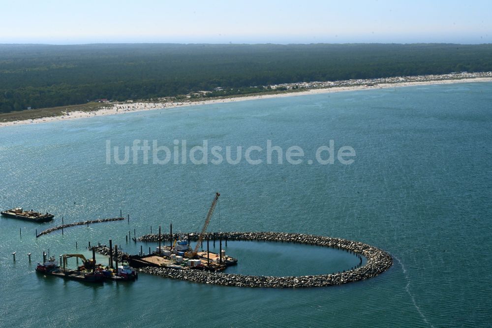 Luftaufnahme Prerow - Seebrücke und Inselhafen auf der Ostsee in Prerow im Bundesland Mecklenburg-Vorpommern, Deutschland