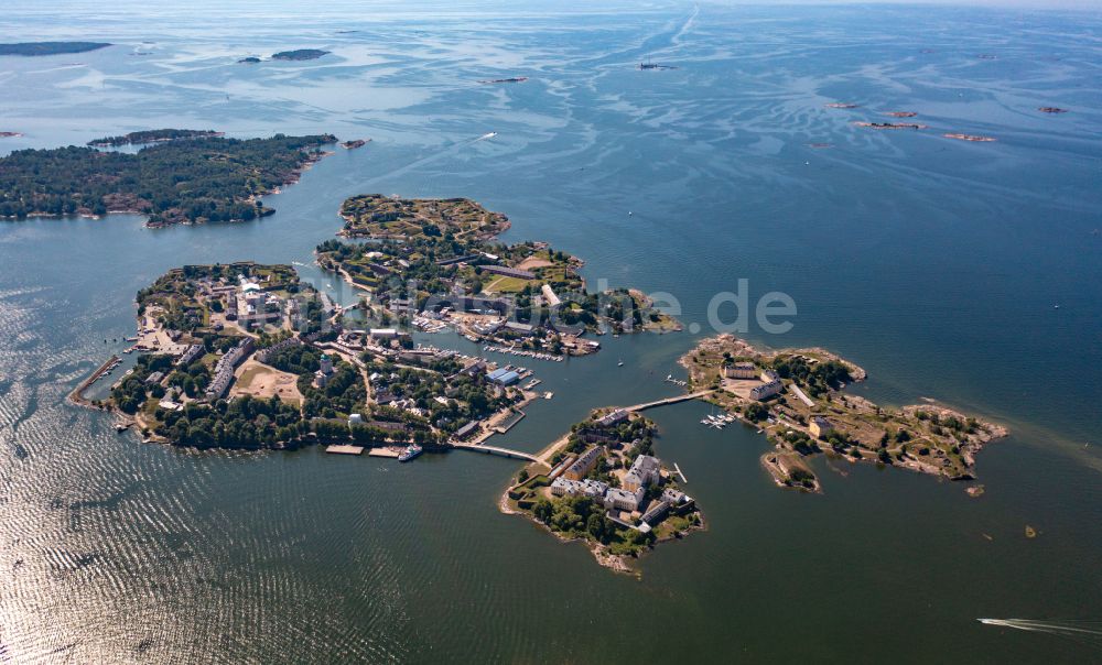 Luftaufnahme Helsinki - Seefestung auf der Insel Suomenlinna vor Helsinki in Finnland