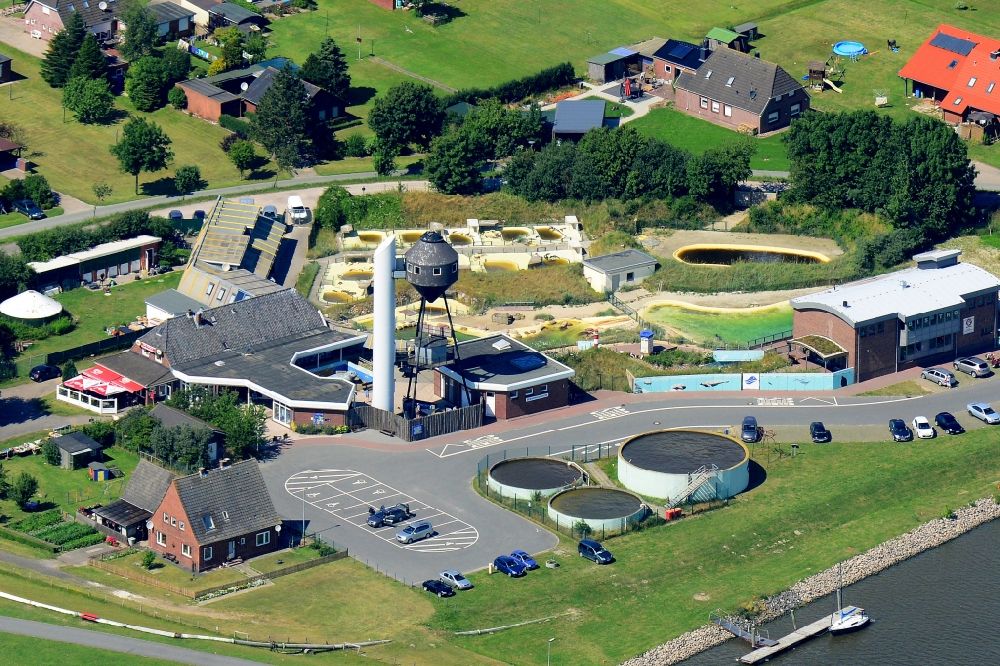 Luftaufnahme Friedrichskoog - Seehundstation Friedrichskoog e.V. An der Seeschleuse in Friedrichskoog im Bundesland Schleswig-Holstein