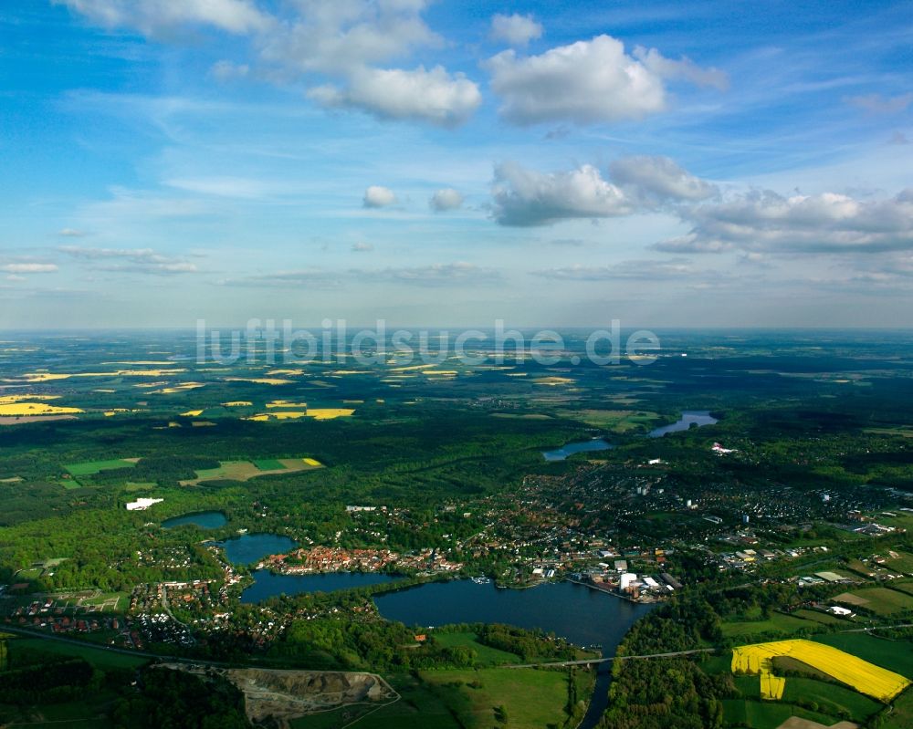 Mölln aus der Vogelperspektive: Seen- Kette und Uferbereiche in Mölln im Bundesland Schleswig-Holstein, Deutschland