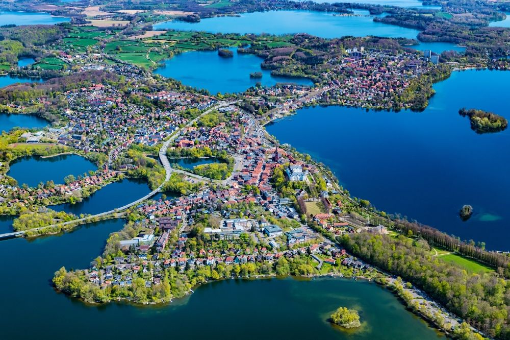 Plön aus der Vogelperspektive: Seen- Kette und Uferbereiche der Plöner Seen in Plön im Bundesland Schleswig-Holstein