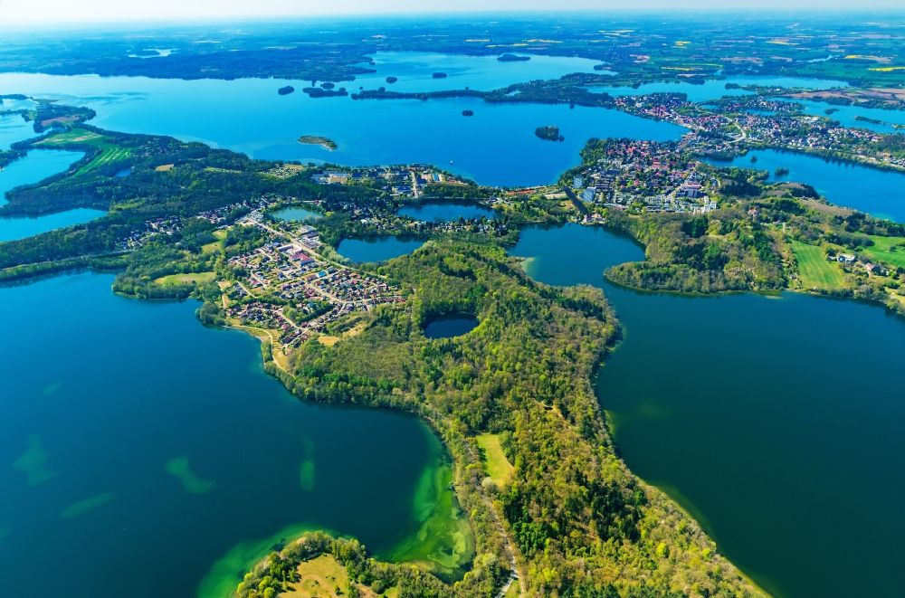 Plön aus der Vogelperspektive: Seen- Kette und Uferbereiche der Plöner Seen in Plön im Bundesland Schleswig-Holstein