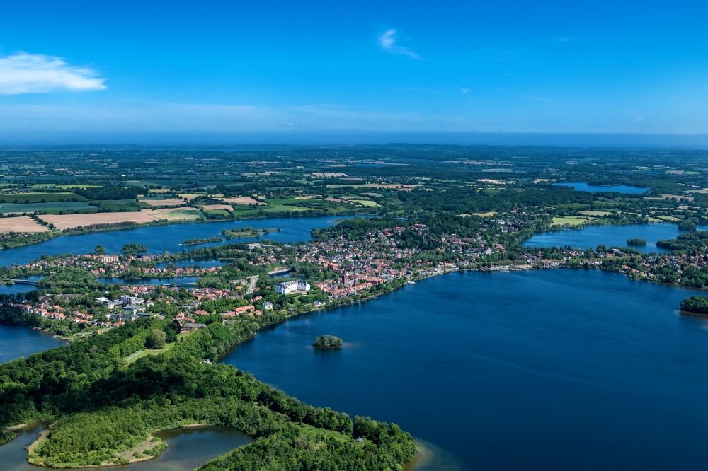 Plön aus der Vogelperspektive: Seen- Kette und Uferbereiche des Plöner Sees in Plön im Bundesland Schleswig-Holstein, Deutschland