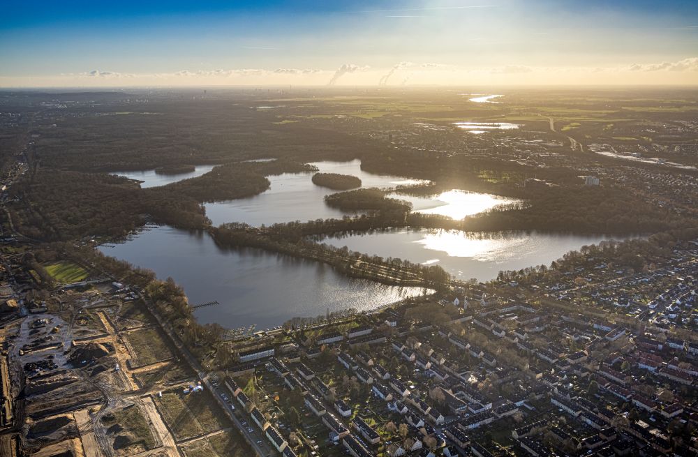 Luftaufnahme Duisburg - Seen- Kette und Uferbereiche Sechs-Seen-Platte in Duisburg im Bundesland Nordrhein-Westfalen, Deutschland