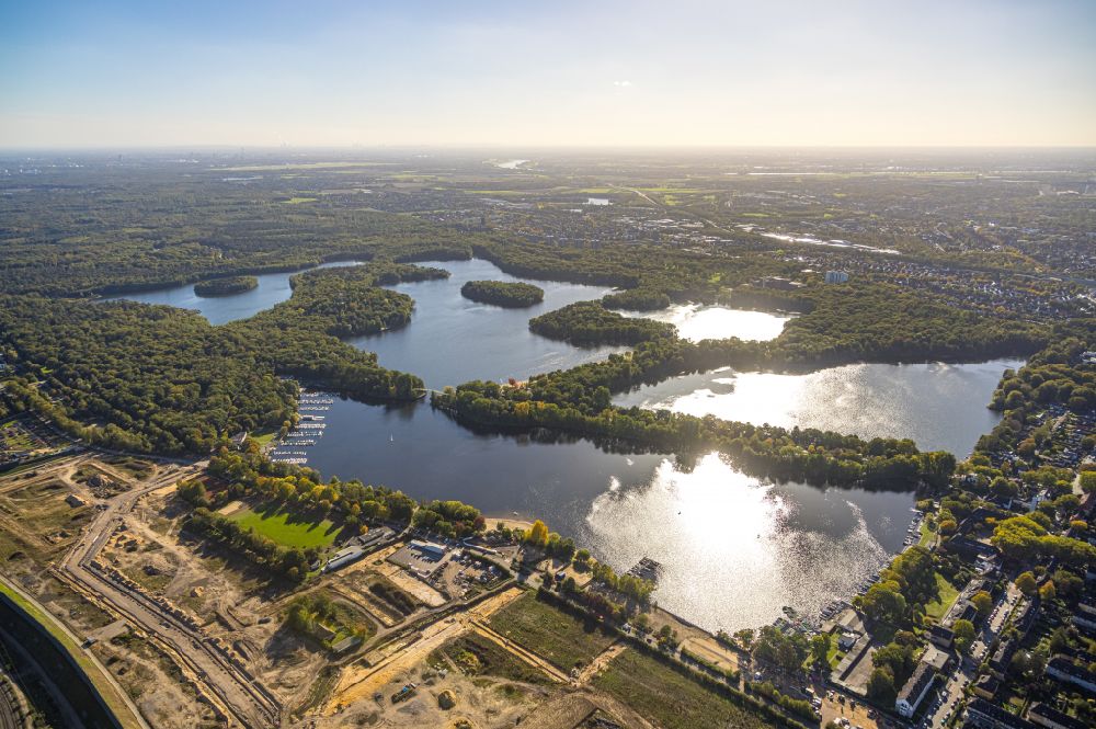 Luftbild Duisburg - Seen- Kette und Uferbereiche Sechs-Seen-Platte in Duisburg im Bundesland Nordrhein-Westfalen, Deutschland