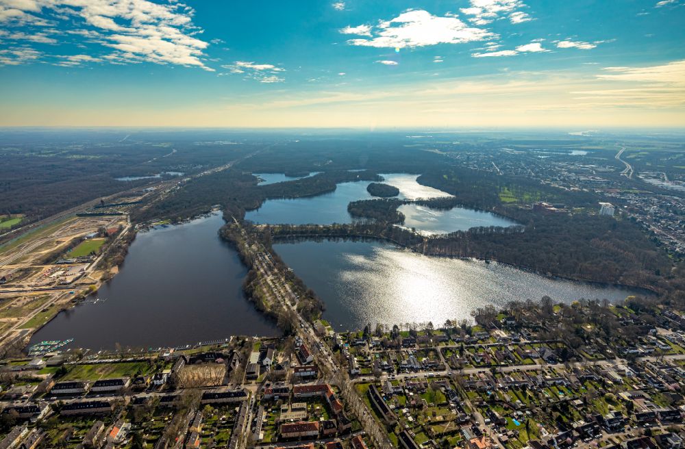 Luftaufnahme Duisburg - Seen- Kette und Uferbereiche Sechs-Seen-Platte in Duisburg im Bundesland Nordrhein-Westfalen, Deutschland