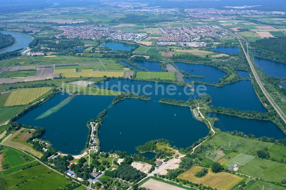 Luftaufnahme Oberhausen-Rheinhausen - Seen- Kette und Uferbereiche der Seen in Oberhausen-Rheinhausen im Bundesland Baden-Württemberg, Deutschland