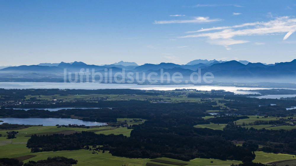 Luftaufnahme Bad Endorf - Seen- Kette und Uferbereiche des Sees Chiemsee und Umgebung in Bad Endorf im Bundesland Bayern, Deutschland