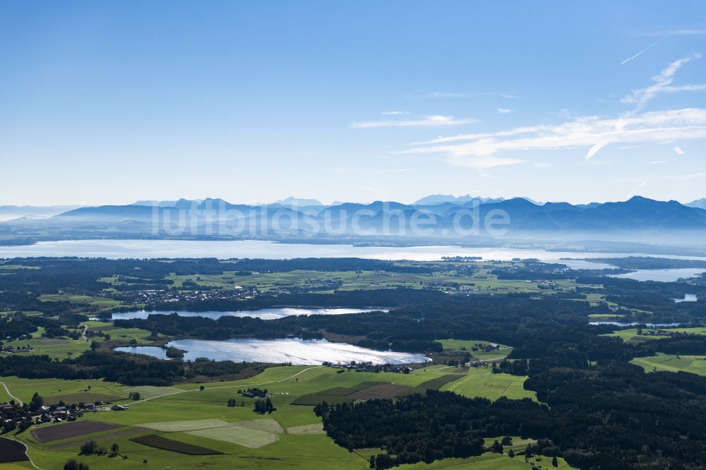 Luftaufnahme Bad Endorf - Seen- Kette und Uferbereiche des Sees Chiemsee und Umgebung in Bad Endorf im Bundesland Bayern, Deutschland
