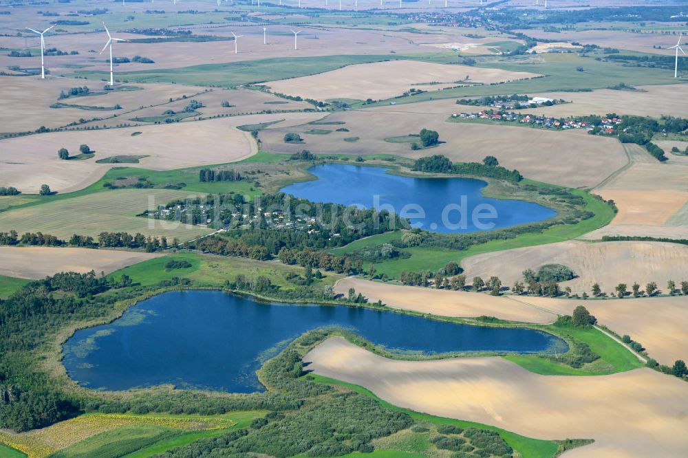 Luftaufnahme Dobberzin - Seen- Kette und Uferbereiche des Sees Dobberzinersee in Dobberzin im Bundesland Brandenburg, Deutschland