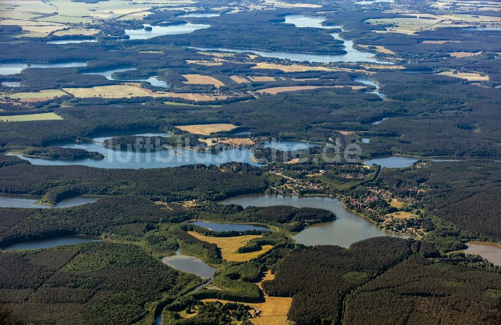 Rheinsberg von oben - Seen- Kette und Uferbereiche des Sees Schlabornsee in Rheinsberg im Bundesland Brandenburg