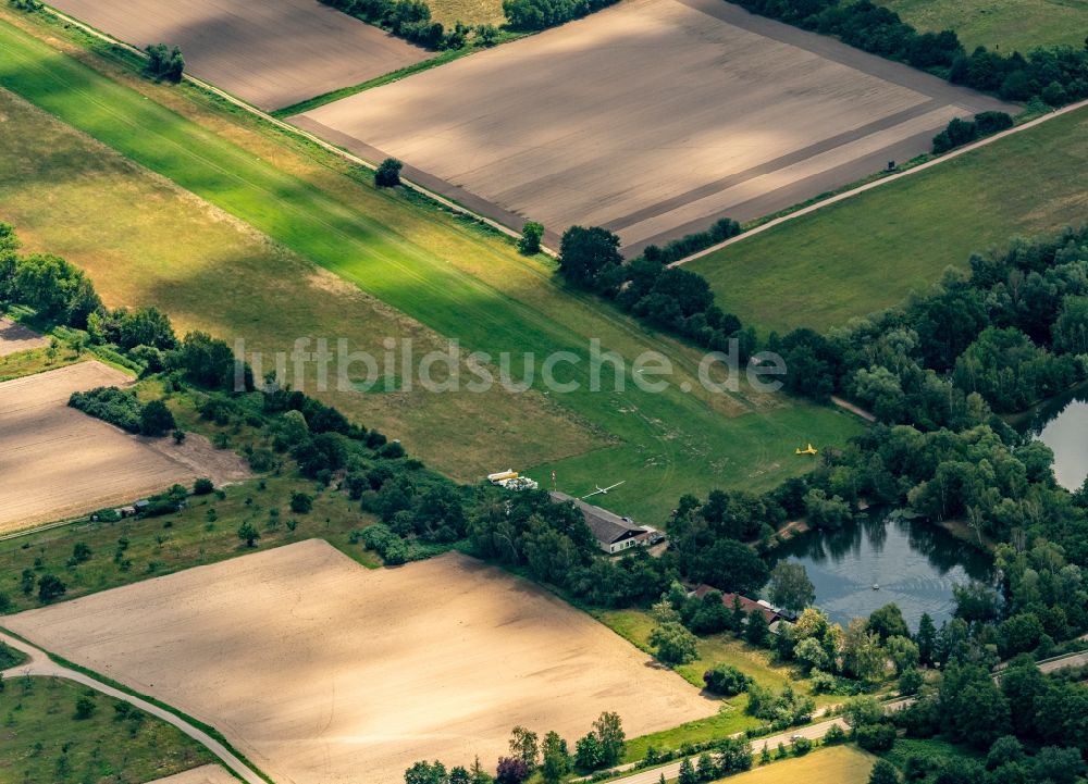 Haßloch von oben - Segelflug- Gelände auf dem Flugplatz Flugplatz Hassloch in Haßloch im Bundesland Rheinland-Pfalz, Deutschland