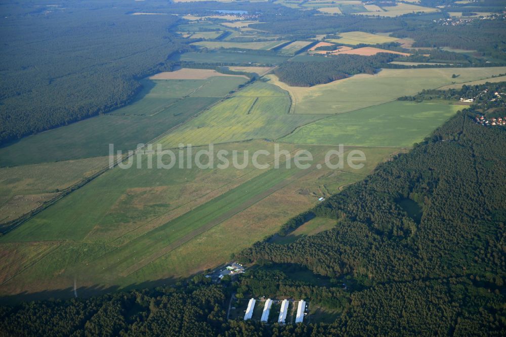 Luftbild Friedersdorf - Segelflug- Gelände auf dem Flugplatz in Friedersdorf im Bundesland Brandenburg, Deutschland