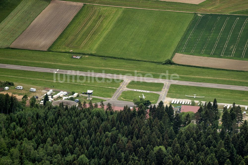 Aichhalden aus der Vogelperspektive: Segelflug- Gelände auf dem Flugplatz Winzeln-Schramberg in Aichhalden im Bundesland Baden-Württemberg, Deutschland