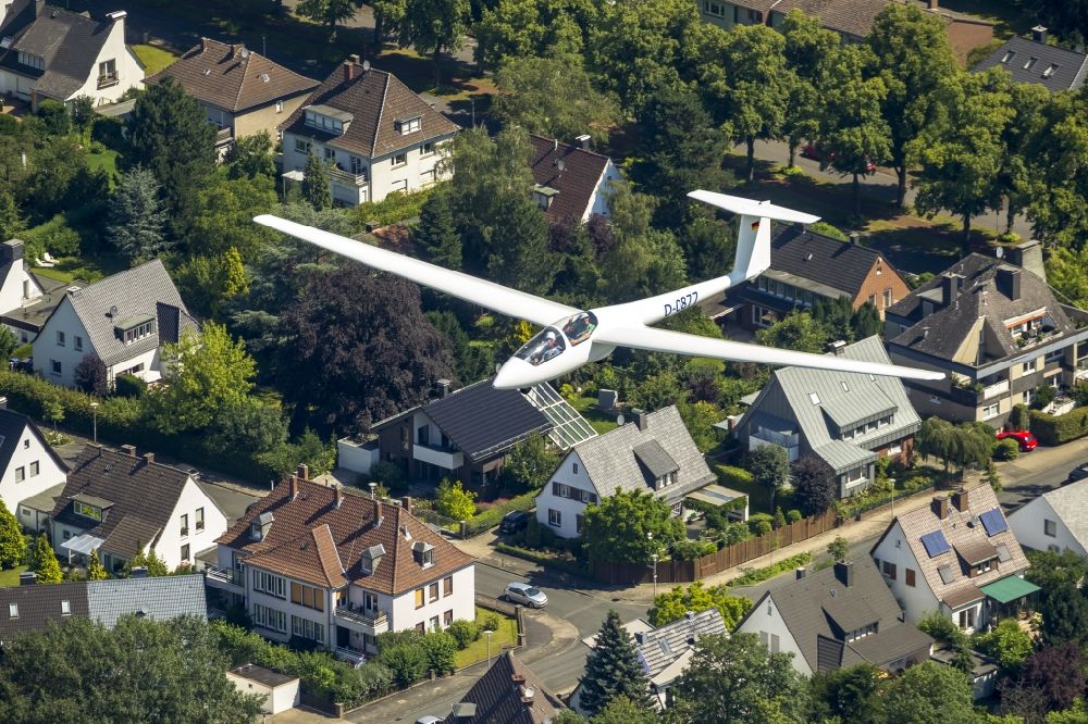 Hamm von oben - Segelflugzeug ASK21 im Fluge über der Hammer Innenstadt in Hamm im Bundesland Nordrhein-Westfalen