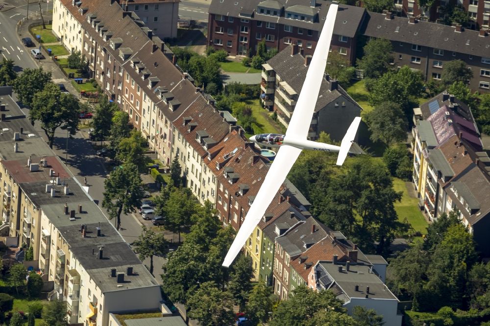 Hamm aus der Vogelperspektive: Segelflugzeug ASK21 im Fluge über der Hammer Innenstadt in Hamm im Bundesland Nordrhein-Westfalen