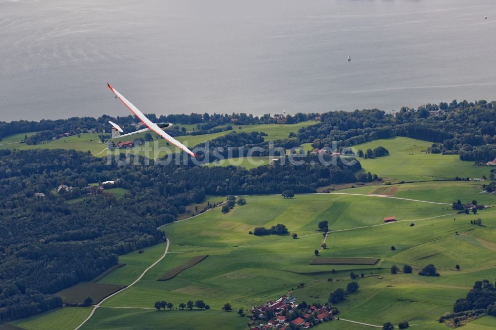 Königsdorf aus der Vogelperspektive: Segelflugzeug Mü 31 bei Erstflug und Flugerprobung nahe Königsdorf im Bundesland Bayern