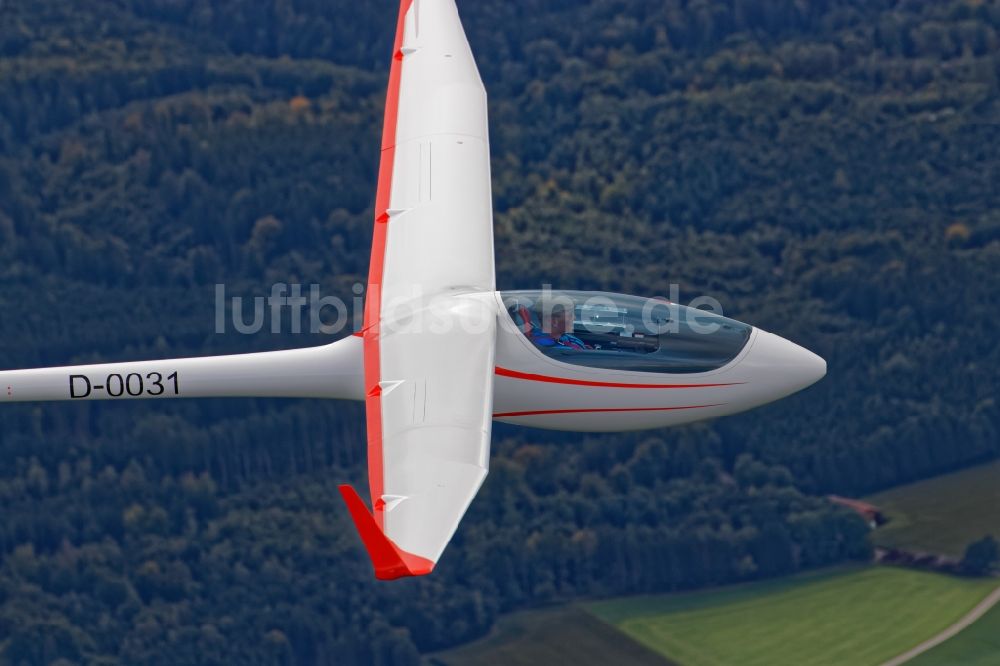 Königsdorf aus der Vogelperspektive: Segelflugzeug Mü 31 bei Erstflug und Flugerprobung nahe Königsdorf im Bundesland Bayern