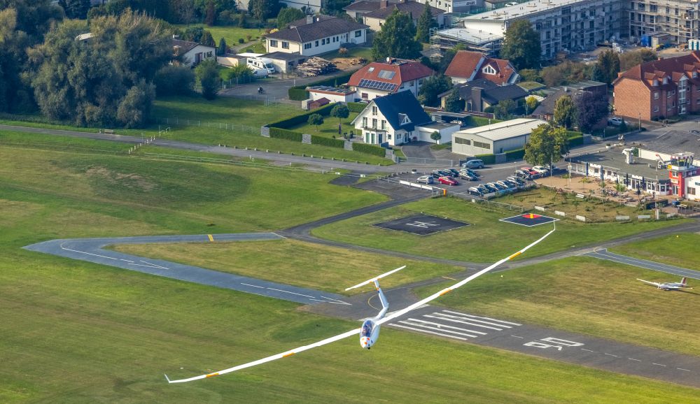 Hamm aus der Vogelperspektive: Segelflugzeug Duo Discus Hochleistungsdoppelsitzer im Fluge über dem Luftraum in Hamm im Bundesland Nordrhein-Westfalen, Deutschland