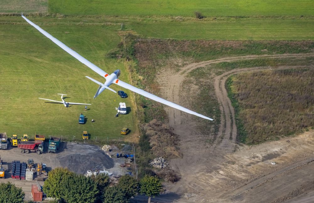 Luftaufnahme Hamm - Segelflugzeug Duo Discus Hochleistungsdoppelsitzer im Fluge über dem Luftraum in Hamm im Bundesland Nordrhein-Westfalen, Deutschland