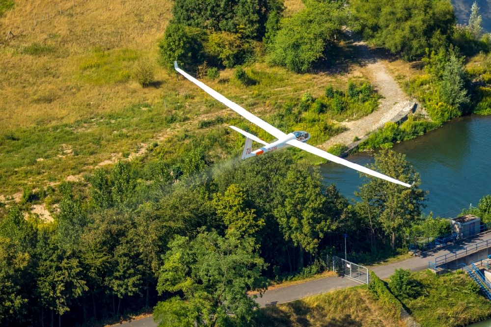 Hamm aus der Vogelperspektive: Segelflugzeug im Fluge über dem Luftraum in Hamm im Bundesland Nordrhein-Westfalen, Deutschland