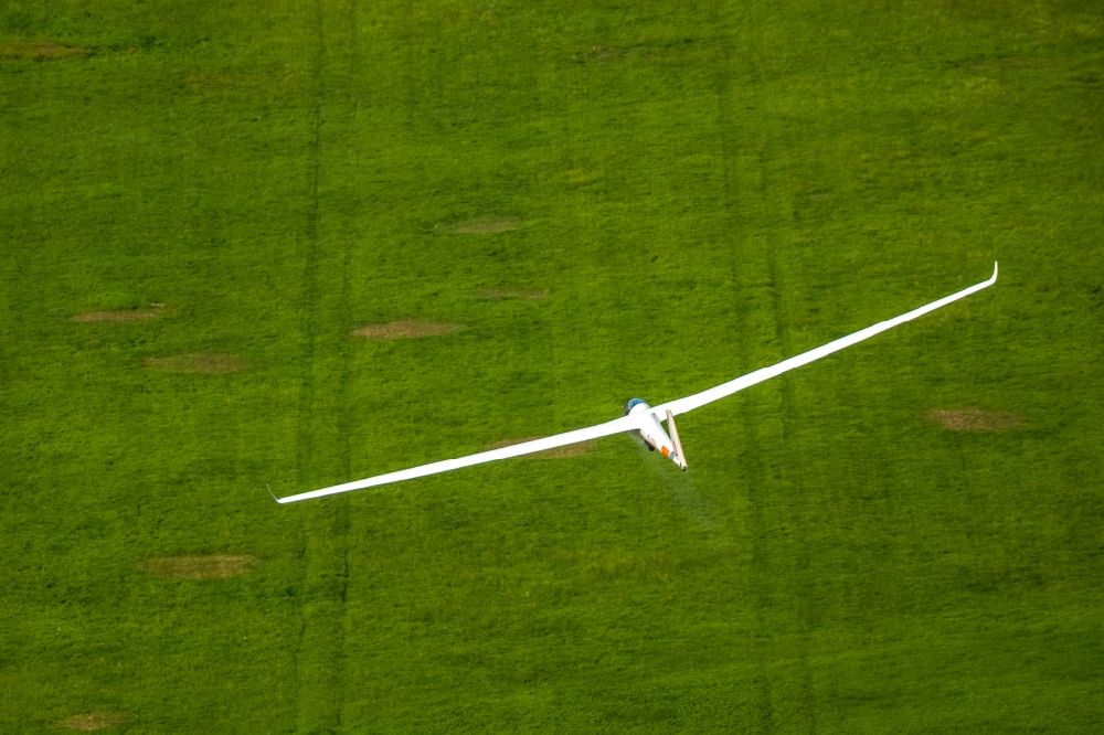 Luftbild Hamm - Segelflugzeug im Fluge über dem Luftraum in Hamm im Bundesland Nordrhein-Westfalen, Deutschland