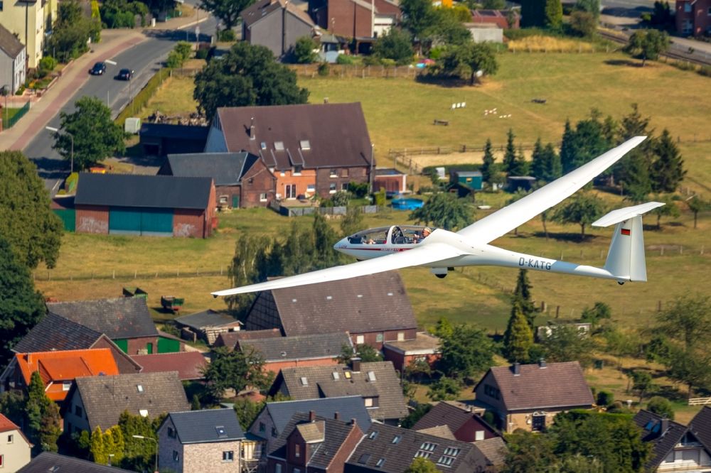 Luftaufnahme Hamm - Segelflugzeug im Fluge über dem Luftraum in Hamm im Bundesland Nordrhein-Westfalen, Deutschland