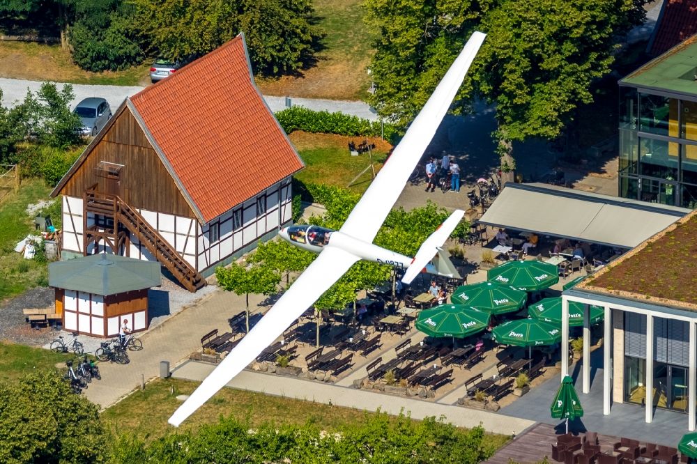 Hamm von oben - Segelflugzeug im Fluge über dem Luftraum in Hamm im Bundesland Nordrhein-Westfalen, Deutschland