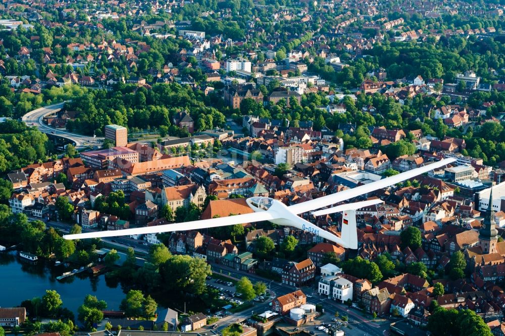Luftaufnahme Stade - Segelflugzeug Glasflügel Kestrel im Fluge über dem Luftraum in Stade im Bundesland Niedersachsen, Deutschland