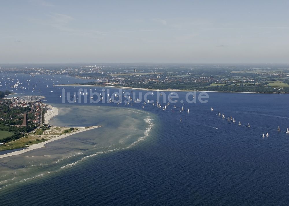 Luftaufnahme Laboe - Segelregatta auf der Kieler Förde vor Laboe im Bundesland Schleswig-Holstein