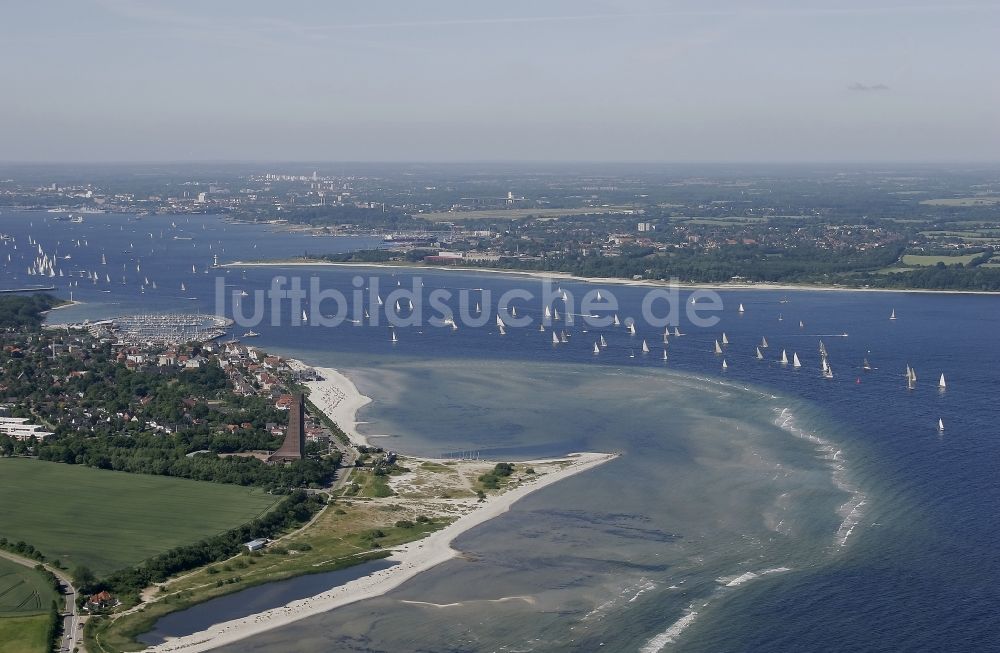 Laboe von oben - Segelregatta auf der Kieler Förde vor Laboe im Bundesland Schleswig-Holstein