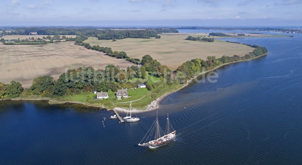 Kappeln aus der Vogelperspektive: Segelschiff bei Kappeln im Bundesland Schleswig-Holstein, Deutschland