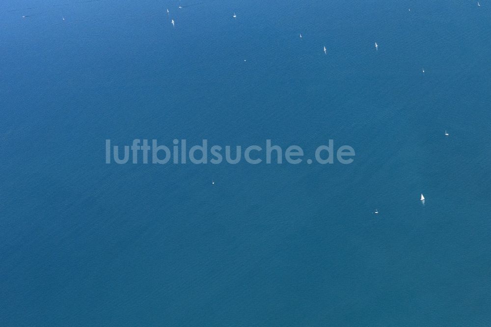 Lindau (Bodensee) aus der Vogelperspektive: Segelschiff in Fahrt auf dem Bodensee in Lindau (Bodensee) im Bundesland Bayern, Deutschland