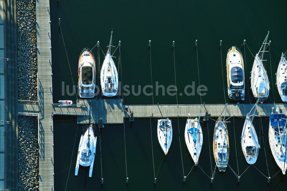 Luftbild Rostock - Segelschiffe im Yachthafen Hohe Düne in Warnemünde im Bundesland Mecklenburg-Vorpommern, Deutschland