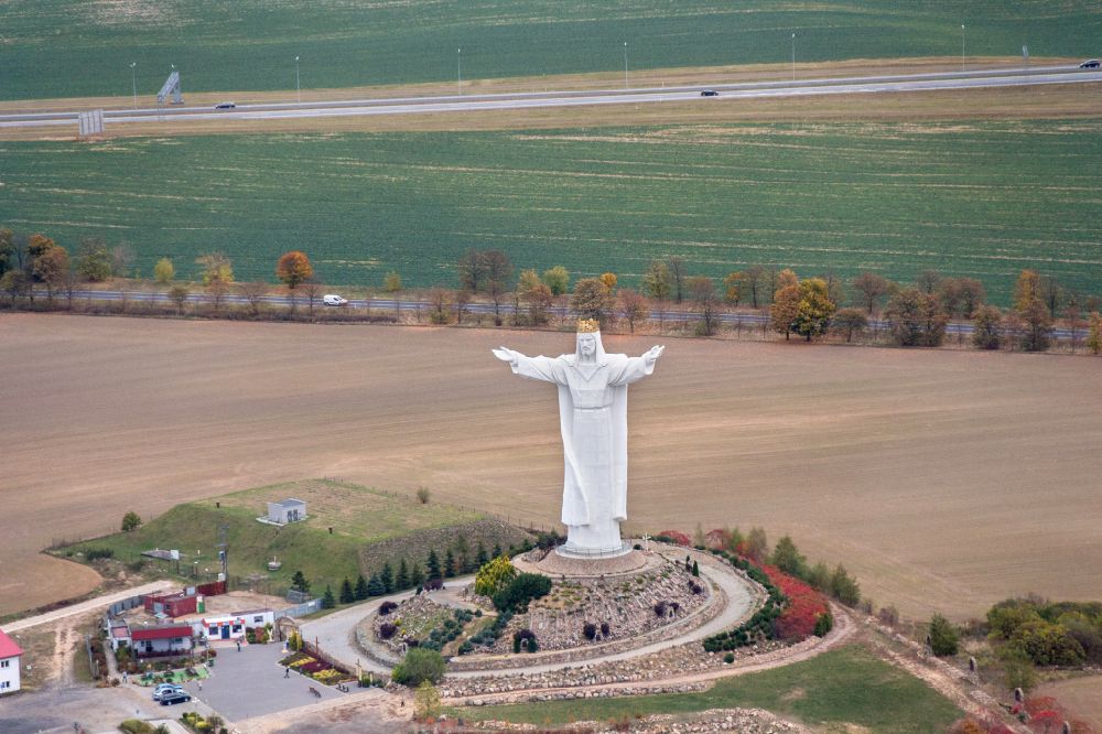 Luftbild Swiebodzin - Schwiebus - Sehenswürdigkeit Christus König Statue in Swiebodzin - Schwiebus in Lubuskie Lebus, Polen