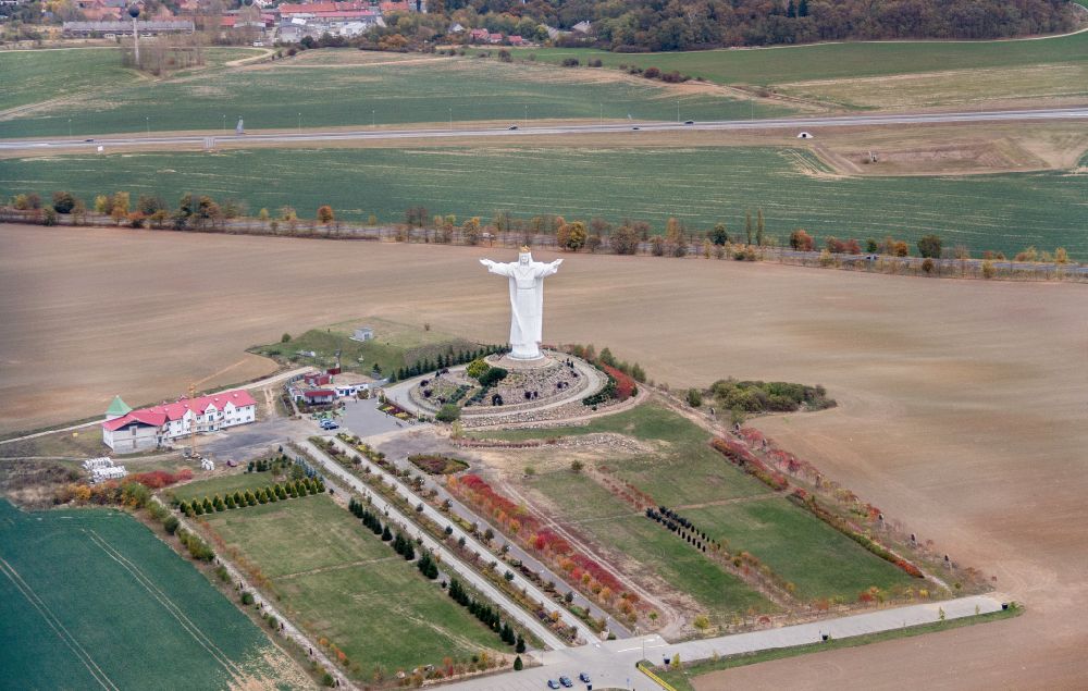 Luftaufnahme Swiebodzin - Schwiebus - Sehenswürdigkeit Christus König Statue in Swiebodzin - Schwiebus in Lubuskie Lebus, Polen