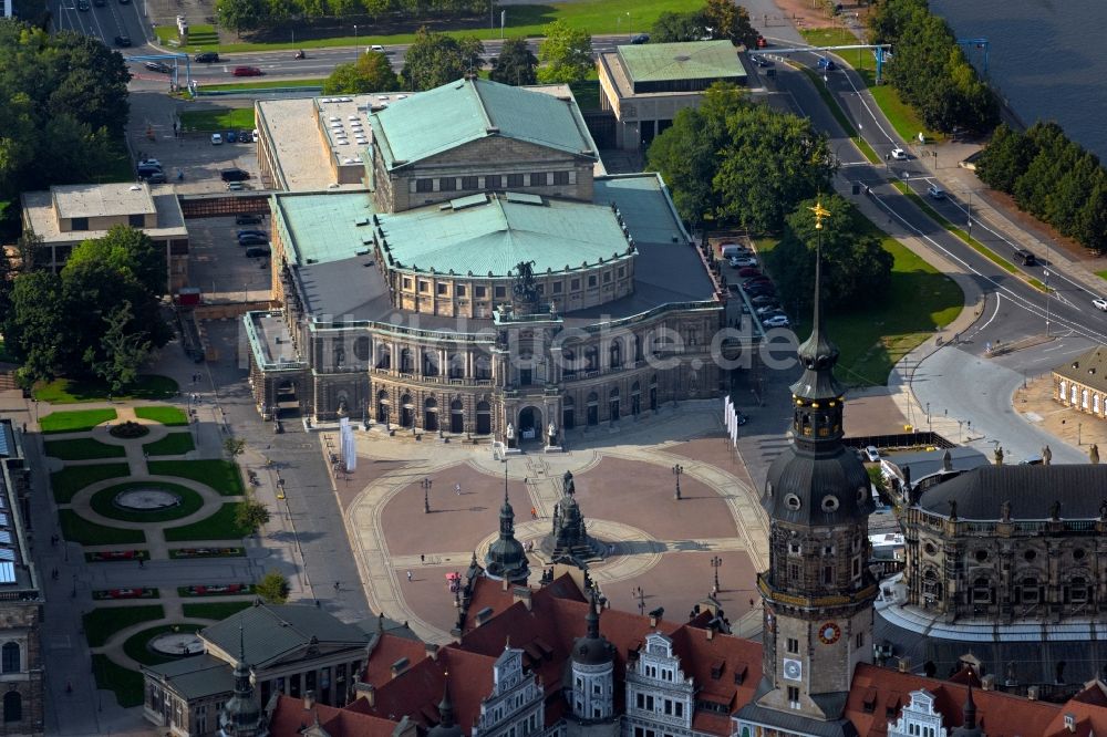 Luftbild Dresden - Semperoper am Theaterplatz in Dresden im Bundesland Sachsen, Deutschland