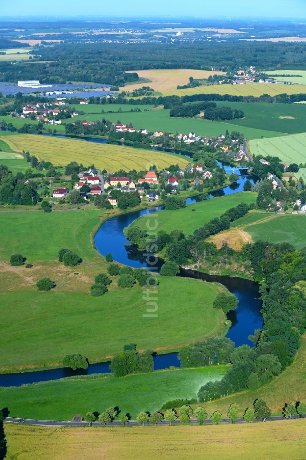 Polkenberg aus der Vogelperspektive: Serpentinenförmiger Fluß - Kurvenverlauf Freiberger Mulde in Polkenberg im Bundesland Sachsen, Deutschland