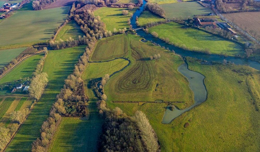 Luftbild Hamm - Serpentinenförmiger Fluss - Kurvenverlauf der Lippe in der Feld- und Wiesen- Landschaft in Hamm im Bundesland Nordrhein-Westfalen, Deutschland