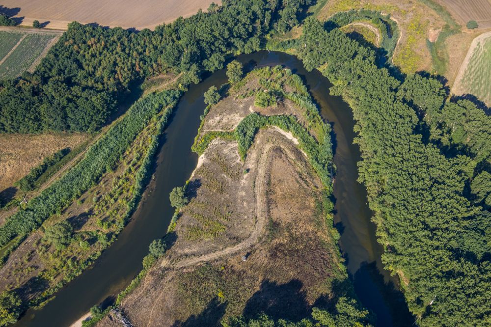 Olfen von oben - Serpentinenförmiger Fluss- Kurvenverlauf der Lippe in Olfen im Bundesland Nordrhein-Westfalen, Deutschland