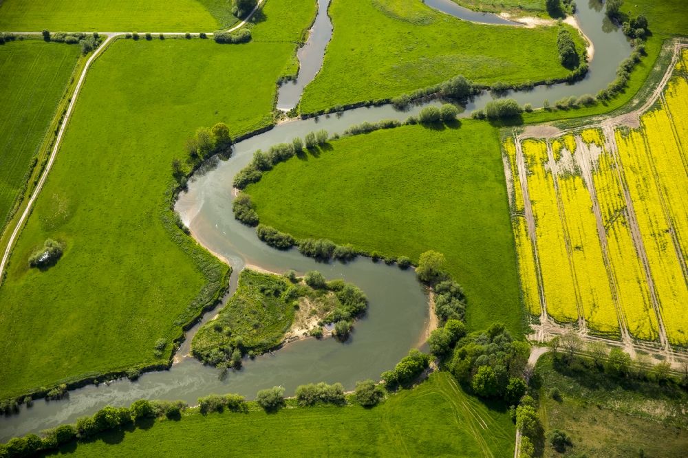 Hamm aus der Vogelperspektive: Serpentinenförmiger Kurvenverlauf eines Bach - Flüsschens Lippe in Hamm im Bundesland Nordrhein-Westfalen