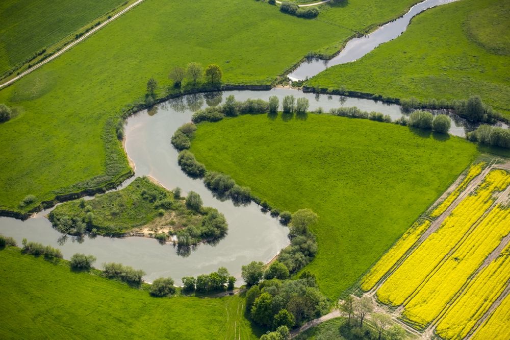 Luftaufnahme Hamm - Serpentinenförmiger Kurvenverlauf eines Bach - Flüsschens Lippe in Hamm im Bundesland Nordrhein-Westfalen