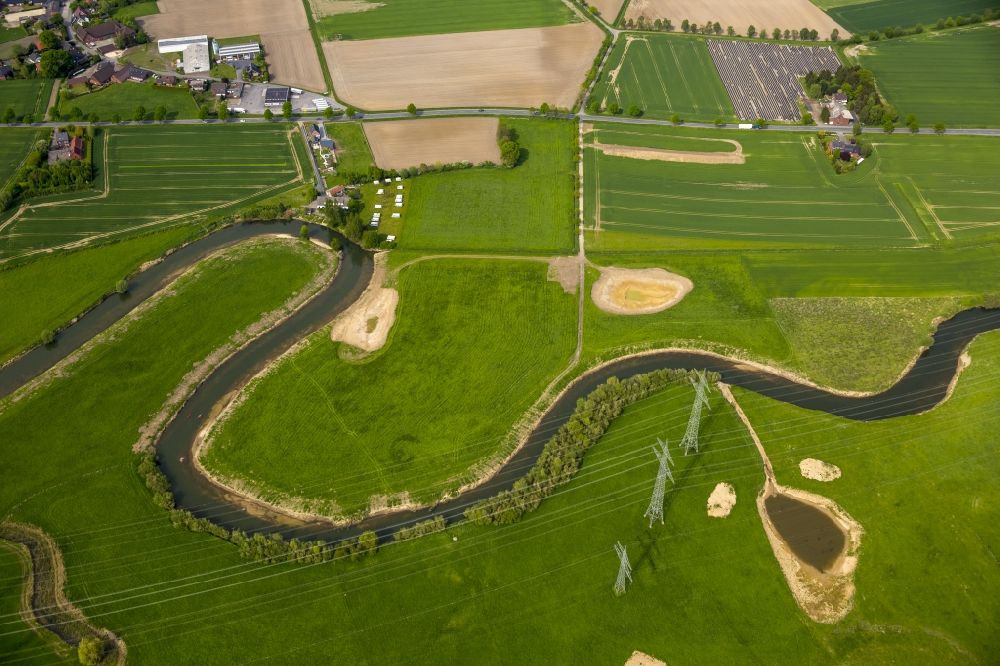 Hamm von oben - Serpentinenförmiger Kurvenverlauf eines Bach - Flüsschens Lippe in Hamm im Bundesland Nordrhein-Westfalen