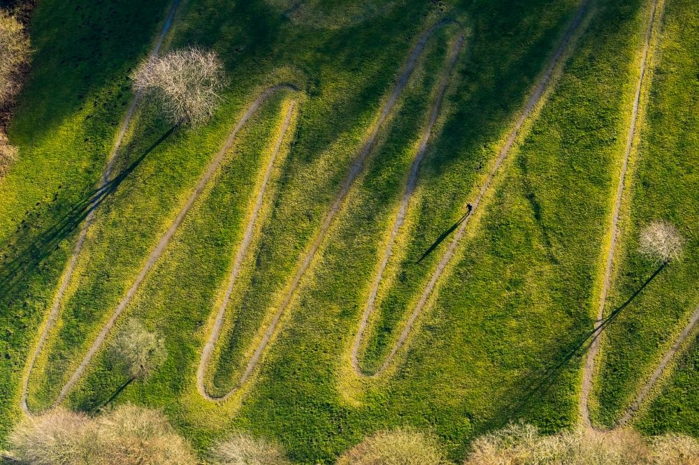 Luftbild Ennepetal - Serpentinenförmiger Kurvenverlauf eines Coronar-Übungswegs in Ennepetal im Bundesland Nordrhein-Westfalen, Deutschland