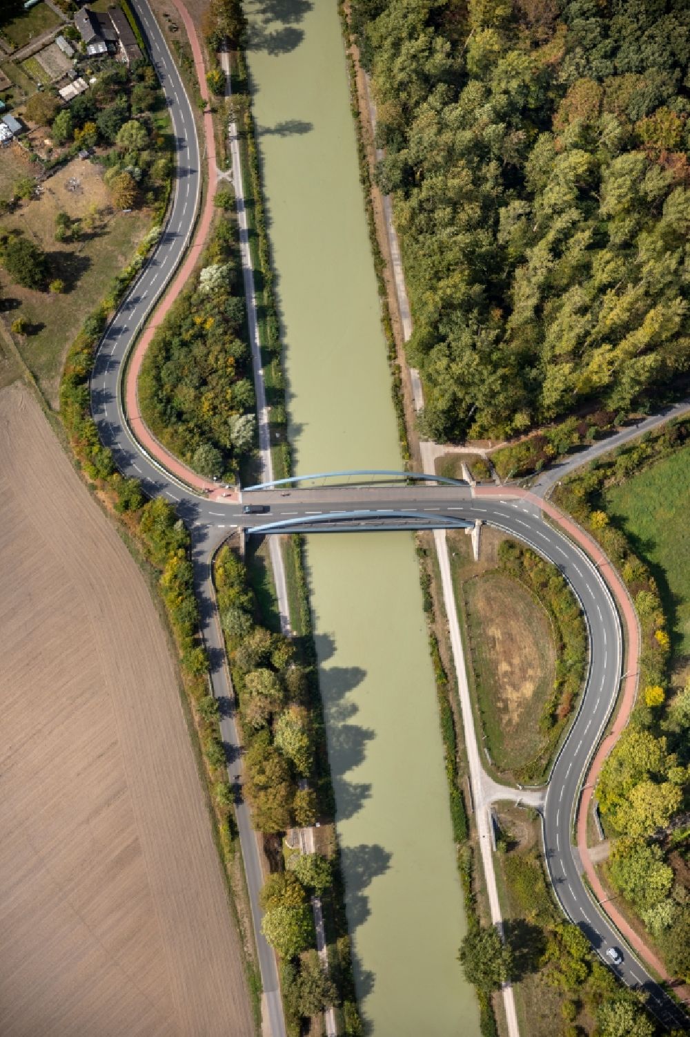 Hamm aus der Vogelperspektive: Serpentinenförmiger Kurvenverlauf einer Straßenführung Alter Uentroper Weg in Hamm im Bundesland Nordrhein-Westfalen, Deutschland