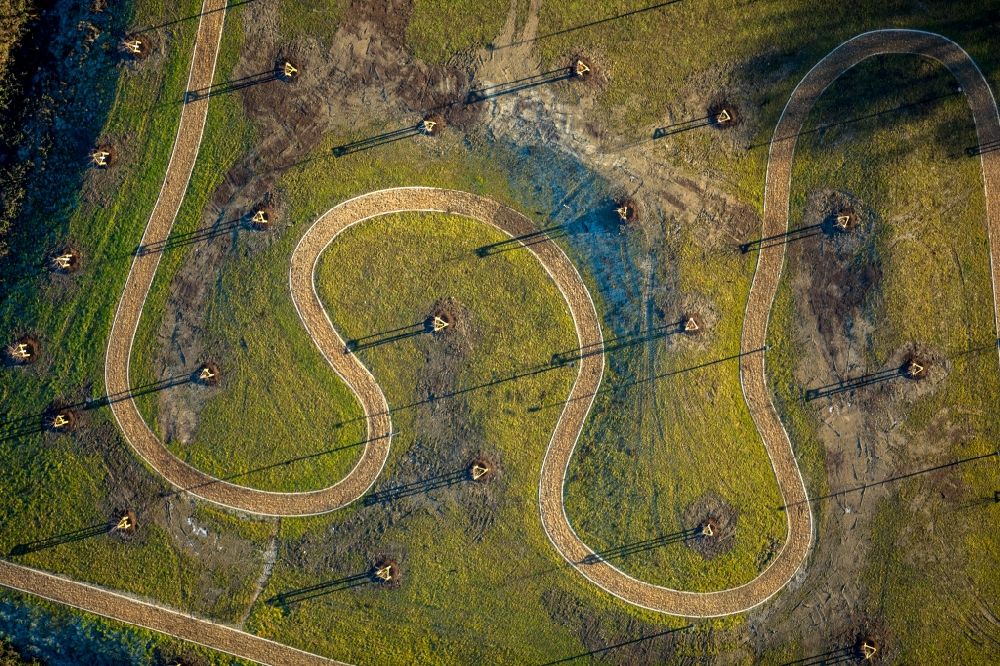 Luftaufnahme Essen - Serpentinenförmiger Kurvenverlauf einer Wegführung im Ortsteil Katernberg in Essen im Bundesland Nordrhein-Westfalen, Deutschland
