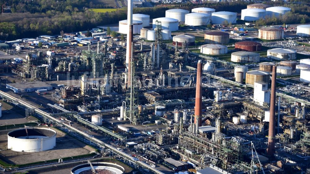 Köln aus der Vogelperspektive: Shell Rheinland Raffinerie Nord in Godorf im Bundesland Nordrhein-Westfalen, Deutschland