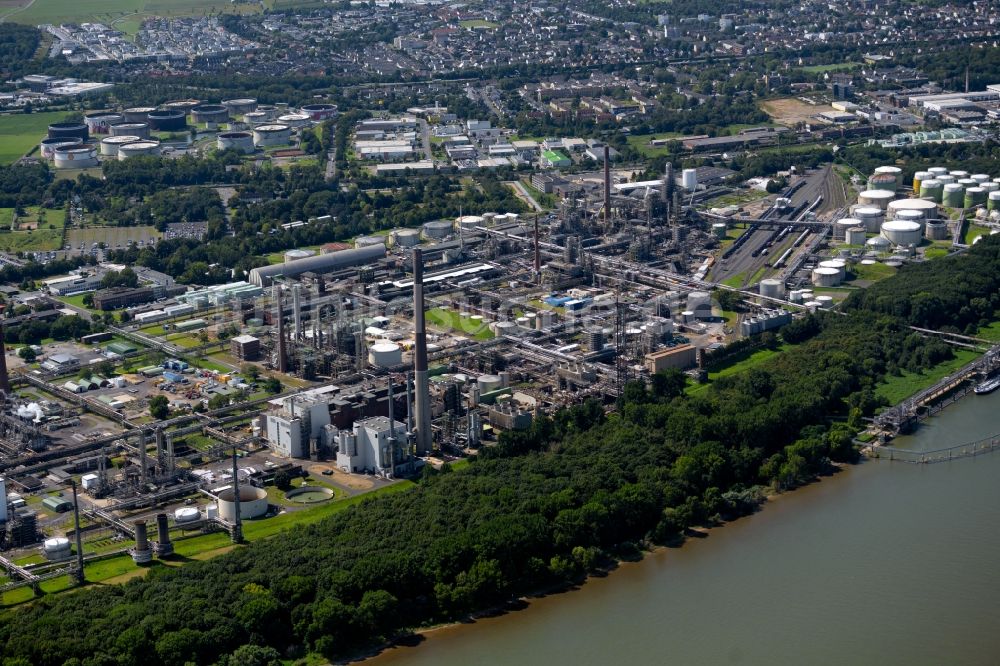 Wesseling aus der Vogelperspektive: Shell Rheinland Raffinerie Süd in Wesseling im Bundesland Nordrhein-Westfalen, Deutschland