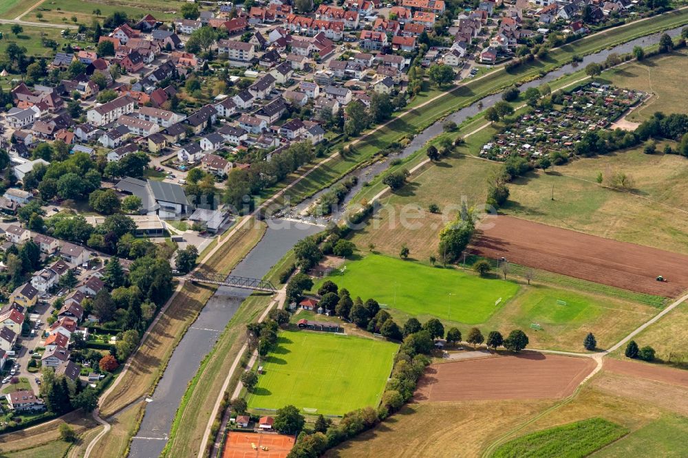 Luftaufnahme Wasser - Siedlungsgebiet an der Elz , Ortsteil von Emmendingen in Wasser im Bundesland Baden-Württemberg, Deutschland