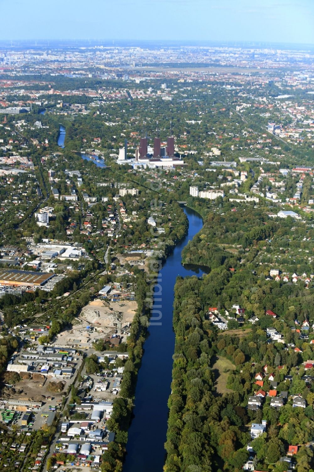 Luftaufnahme Berlin - Siedlungsgebiet entlang des Teltowkanals im Ortsteil Lichterfelde in Berlin, Deutschland
